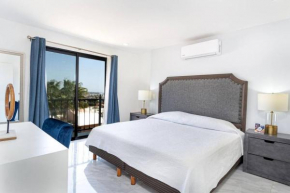 Sky & Ocean-View Suite In Heart of Cabo!